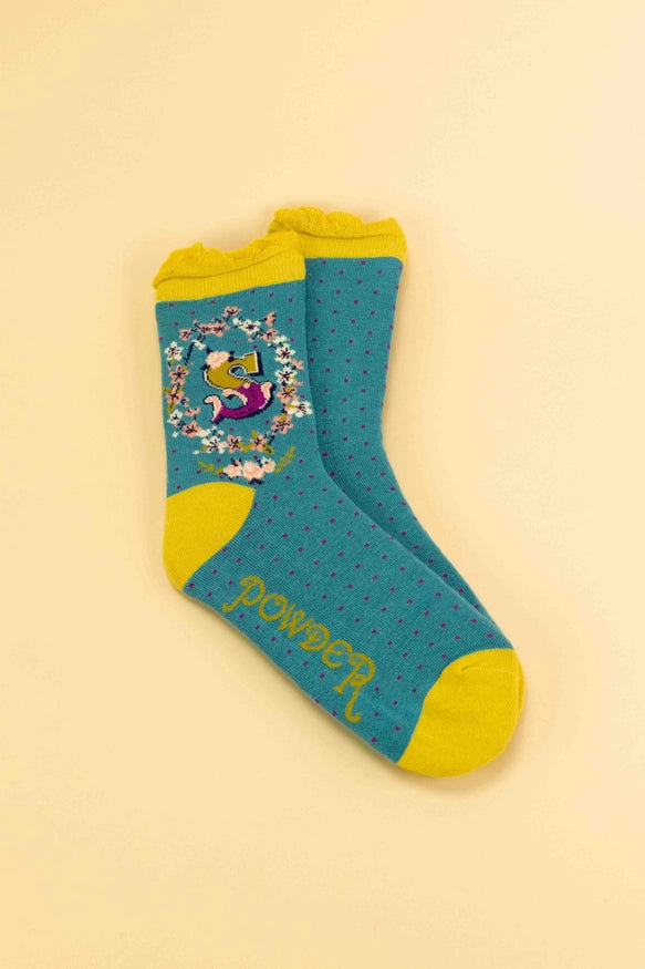 A-Z ALPHABET MONOGRAM LETTER ANKLE SOCKS-POWDER