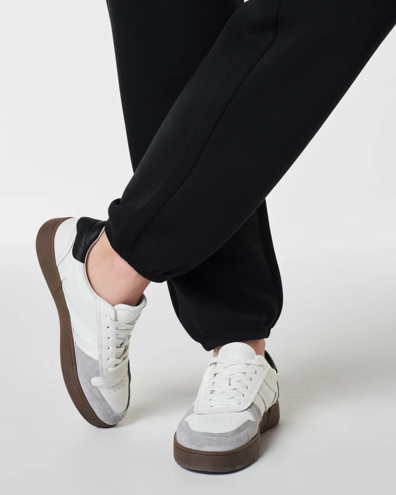 AIR ESSENTIALS JOGGER-VERY BLACK-SPANX