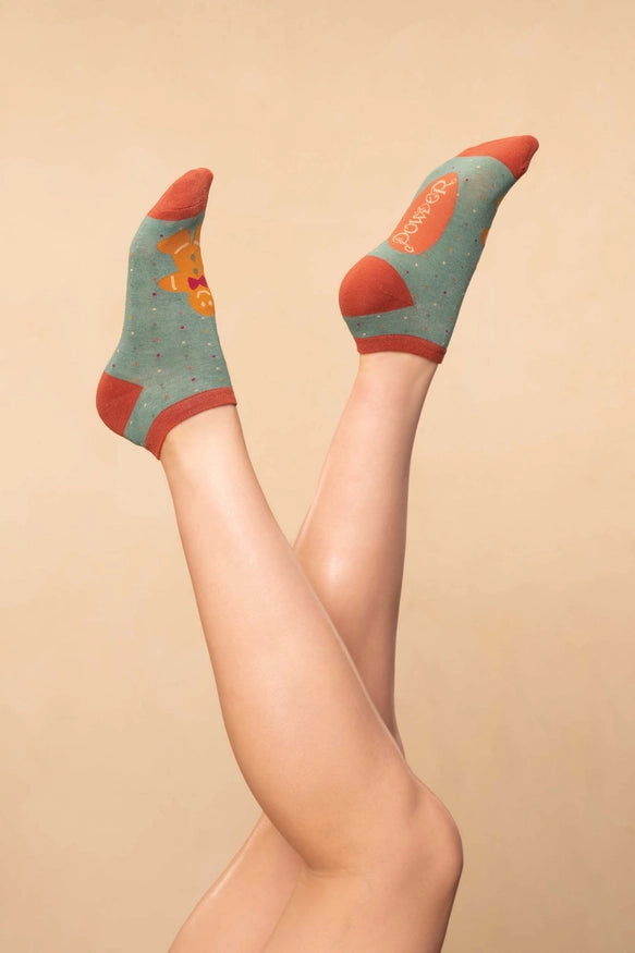 GINGERBREAD MAN TRAINER SOCKS-POWDER