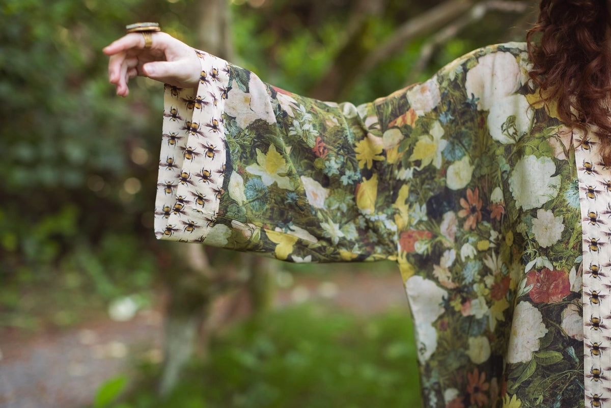 I DREAM IN FLOWERS CROP KIMONO-MARKET OF STARS