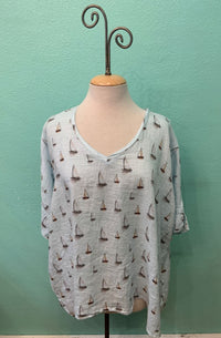 V-NECK SAILBOATS-AIR-CUT LOOSE