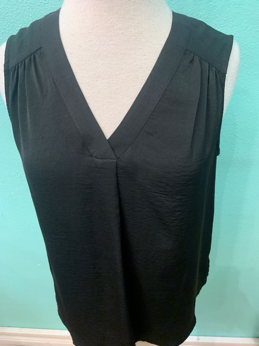 V-NECK TANK AIRFLOW BLOUSE-BLACK-RENUAR