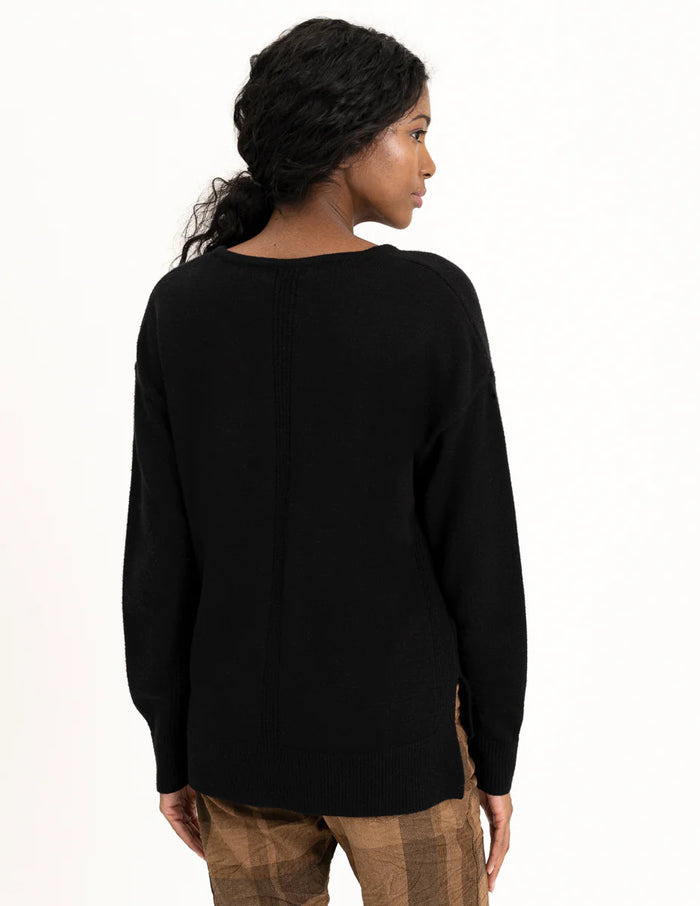 OH SO SOFT V-NECK KNIT SWEATER-BLACK-RENUAR