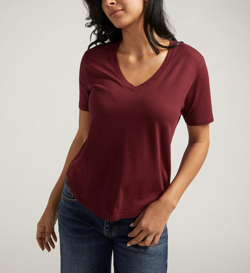 DRAPEY LUXE V-NECK T-WINDSOR WINE-JAG JEANS