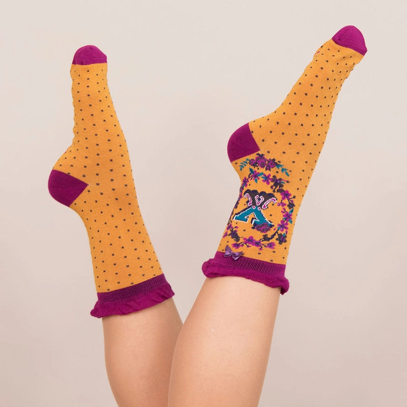 A-Z ALPHABET MONOGRAM LETTER ANKLE SOCKS-POWDER