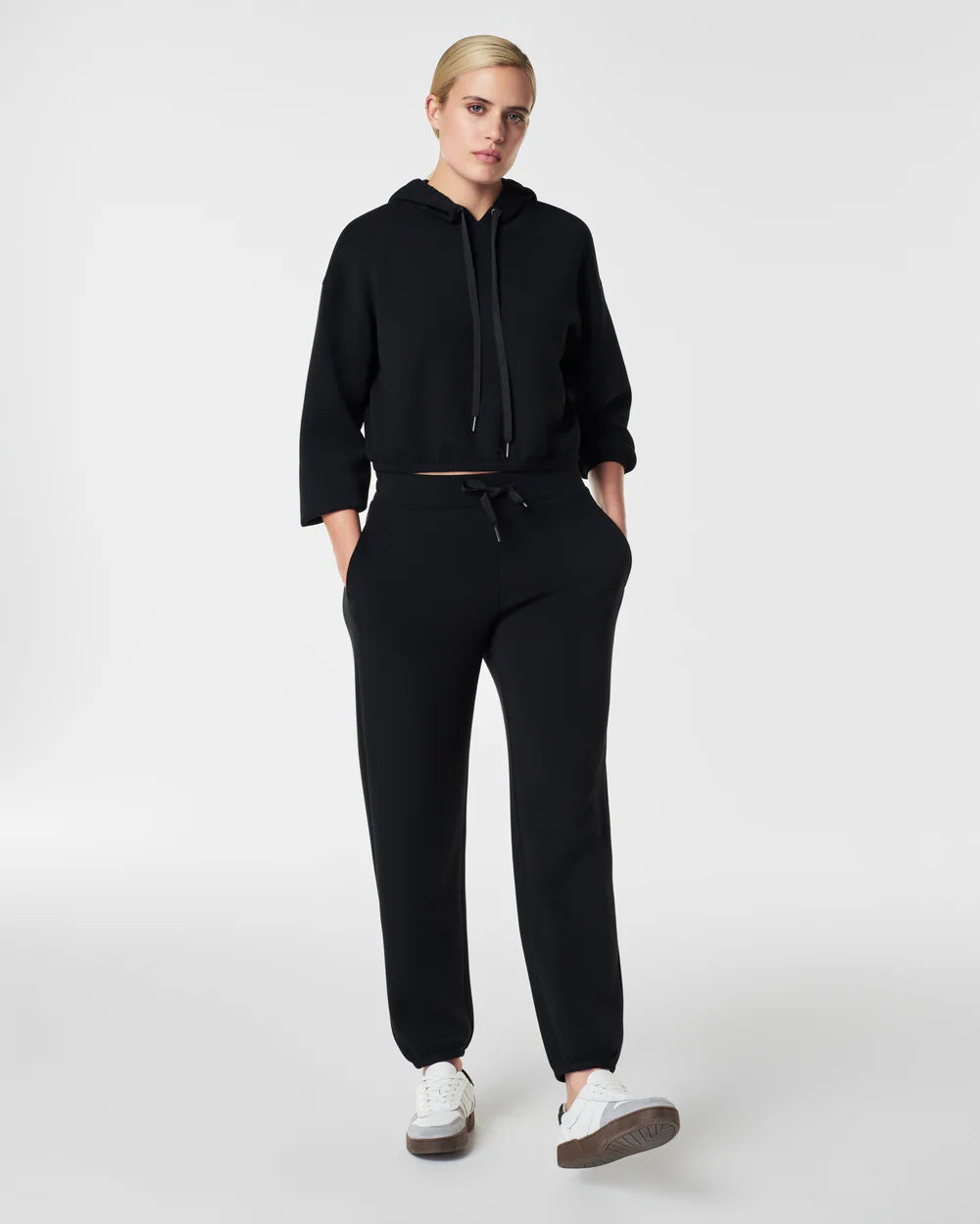 AIR ESSENTIALS JOGGER-VERY BLACK-SPANX