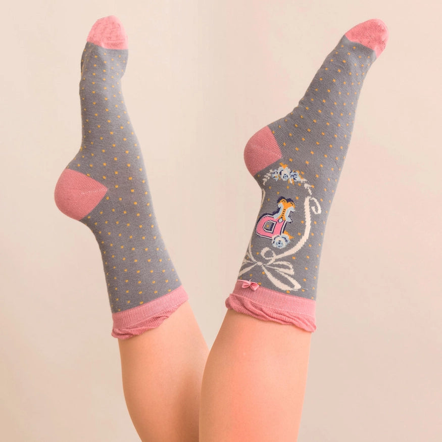 A-Z ALPHABET MONOGRAM LETTER ANKLE SOCKS-POWDER