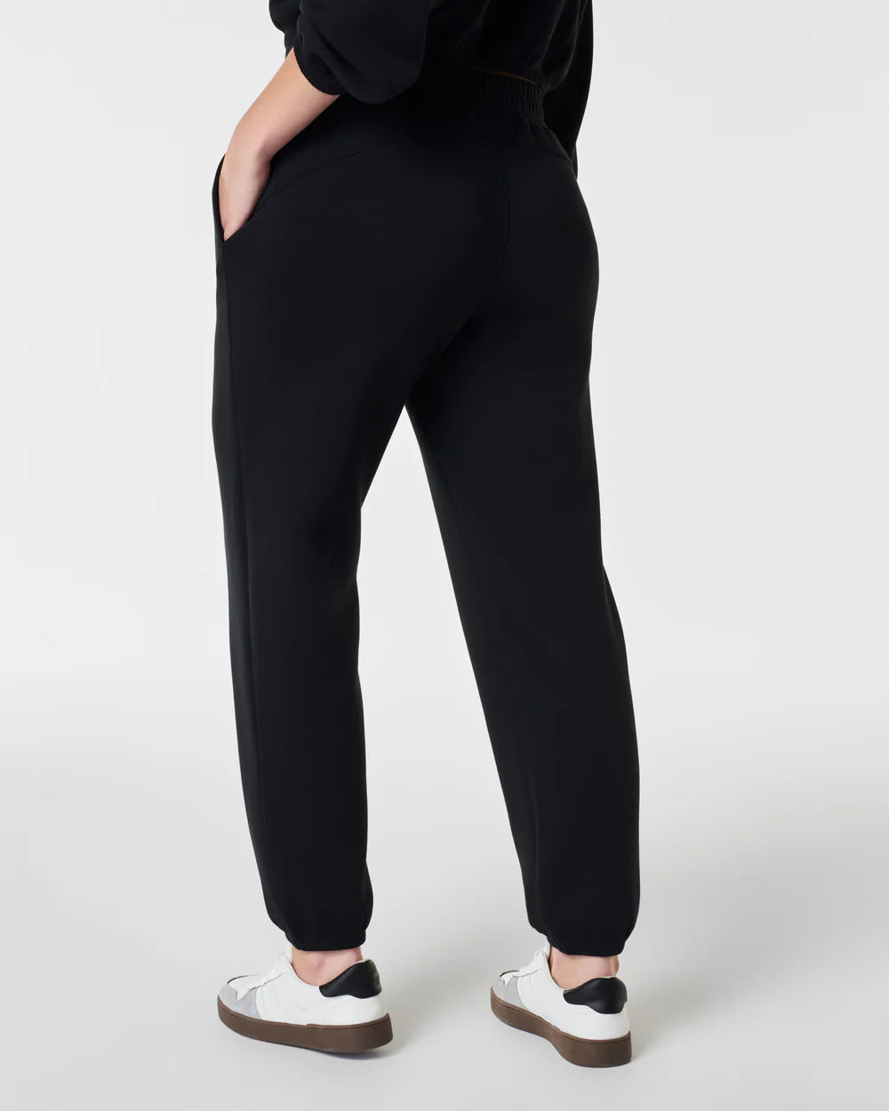 AIR ESSENTIALS JOGGER-VERY BLACK-SPANX