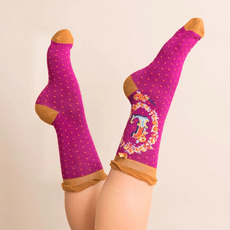 A-Z ALPHABET MONOGRAM LETTER ANKLE SOCKS-POWDER