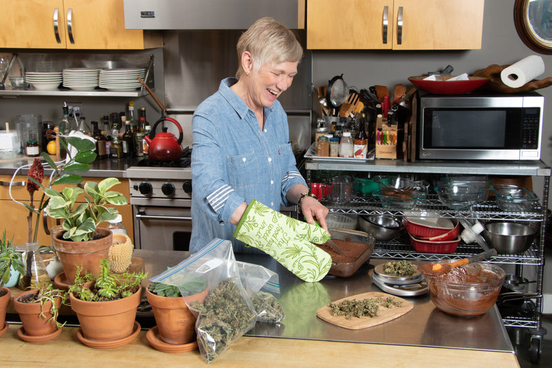 THE FOOD HAS WEED IN IT OVEN MITT - BLUE Q